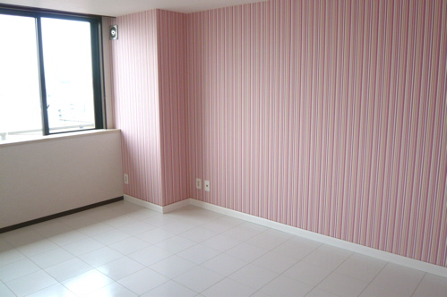 東京でピンクx白の洋服屋さんのような部屋にリフォーム 東京マンション施工事例
